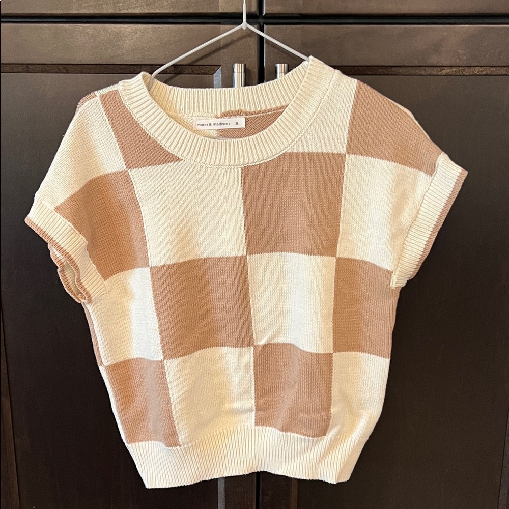 Moon & Madison Checkered Short Sleeve Top - Cream and Tan. Like new. Never worn